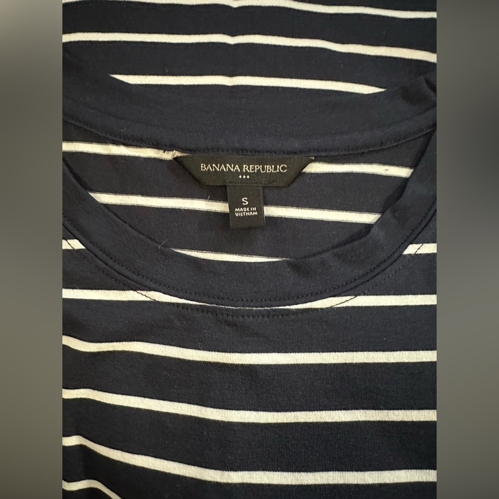Banana Republic navy blue/white striped sleeveless top. New w/o tags. Size S. - Picture 3 of 3